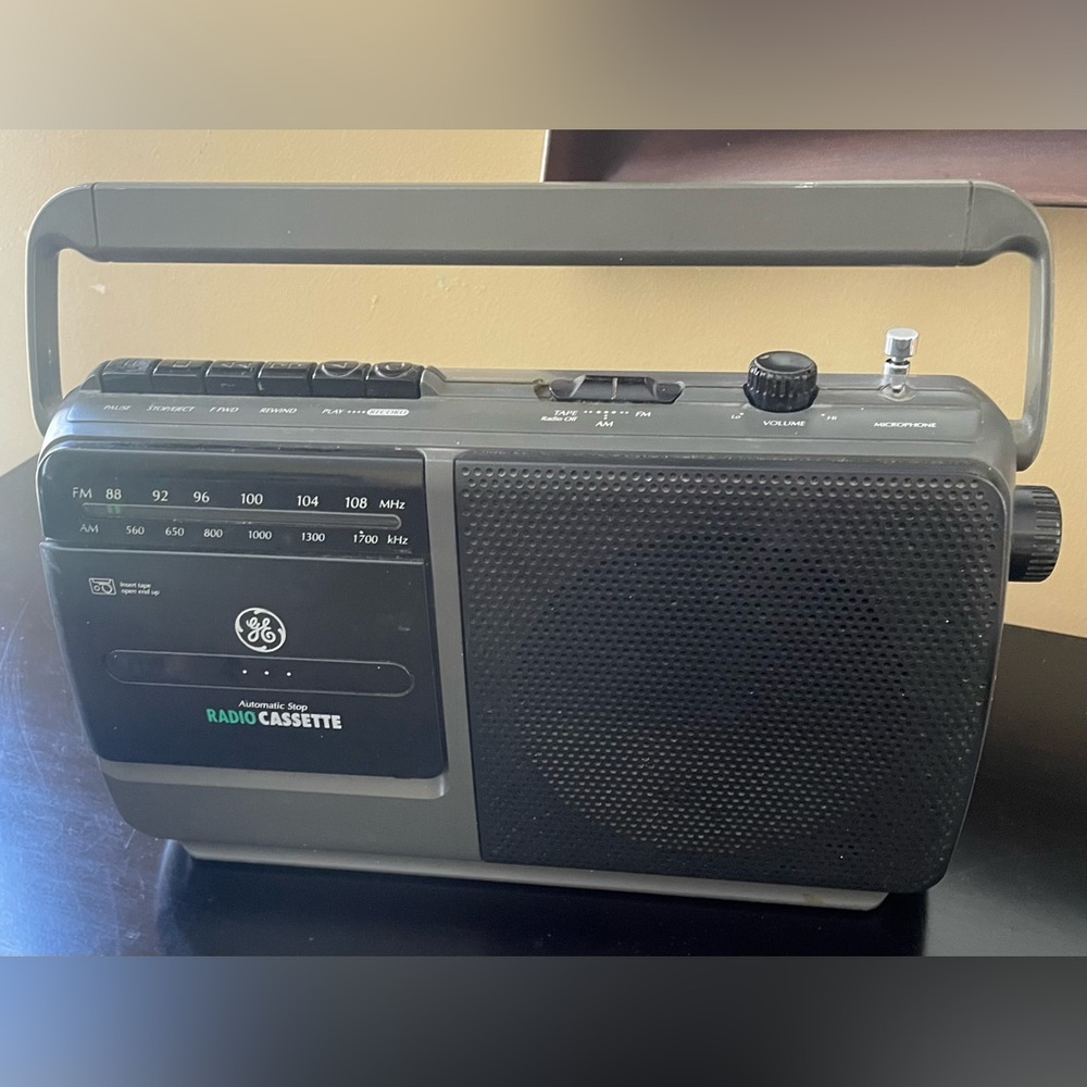 Vintage Portable GE AM/FM Radio Casette Player Model 3-5264